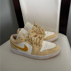 Nike Air Jordan Low in White and Yellow